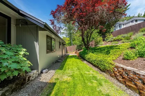 809 NE Oregon Avenue Grants Pass OR 97526