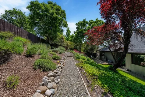 809 NE Oregon Avenue Grants Pass OR 97526