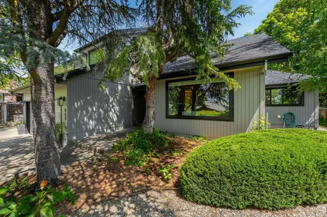 809 NE Oregon Avenue Grants Pass OR 97526