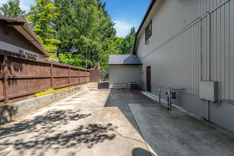 809 NE Oregon Avenue Grants Pass OR 97526