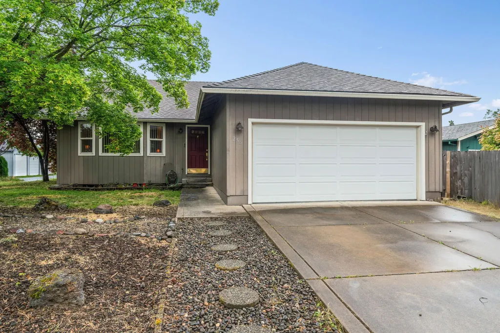 256 Tierra Circle Eagle Point OR 97524