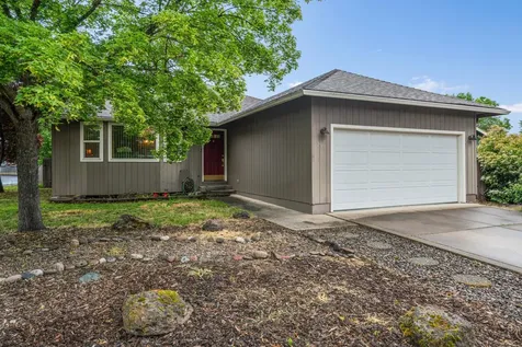 256 Tierra Circle Eagle Point OR 97524