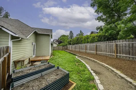 758 Capella Circle Ashland OR 97520