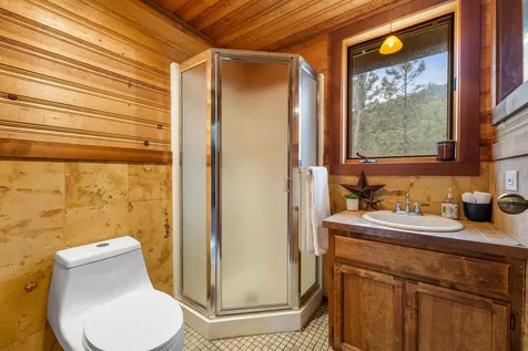 180 Beacon Hill Lane Ashland OR 97520