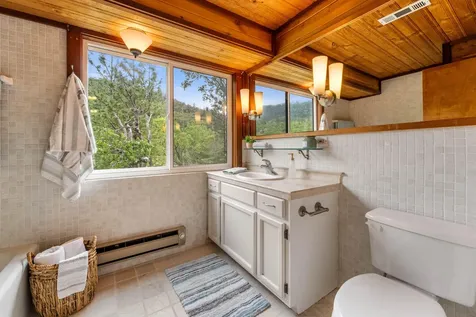 180 Beacon Hill Lane Ashland OR 97520