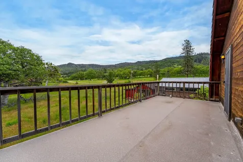 180 Beacon Hill Lane Ashland OR 97520