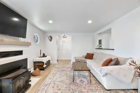 448 S 1st Street Central Point OR 97502