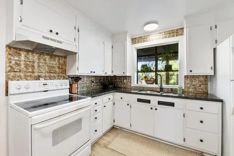 448 S 1st Street Central Point OR 97502