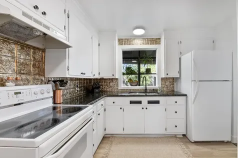 448 S 1st Street Central Point OR 97502