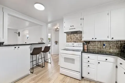 448 S 1st Street Central Point OR 97502