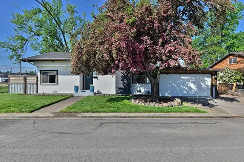 448 S 1st Street Central Point OR 97502