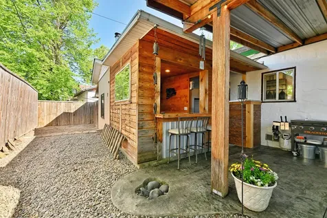 448 S 1st Street Central Point OR 97502