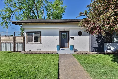 448 S 1st Street Central Point OR 97502
