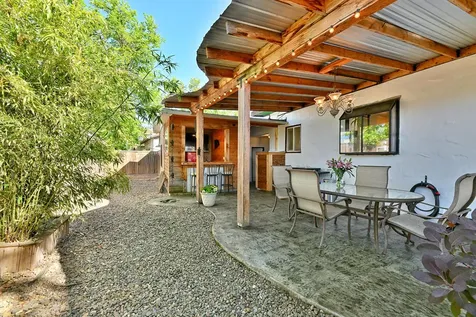 448 S 1st Street Central Point OR 97502
