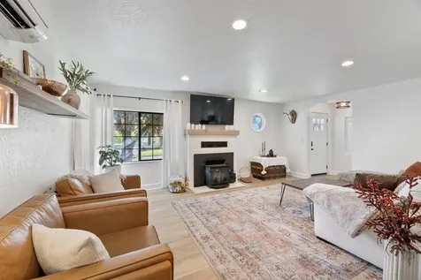 448 S 1st Street Central Point OR 97502