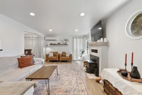 448 S 1st Street Central Point OR 97502