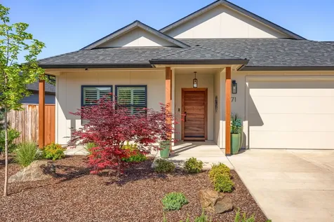 71 Woodlands Drive Eagle Point OR 97524