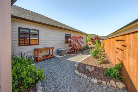 71 Woodlands Drive Eagle Point OR 97524