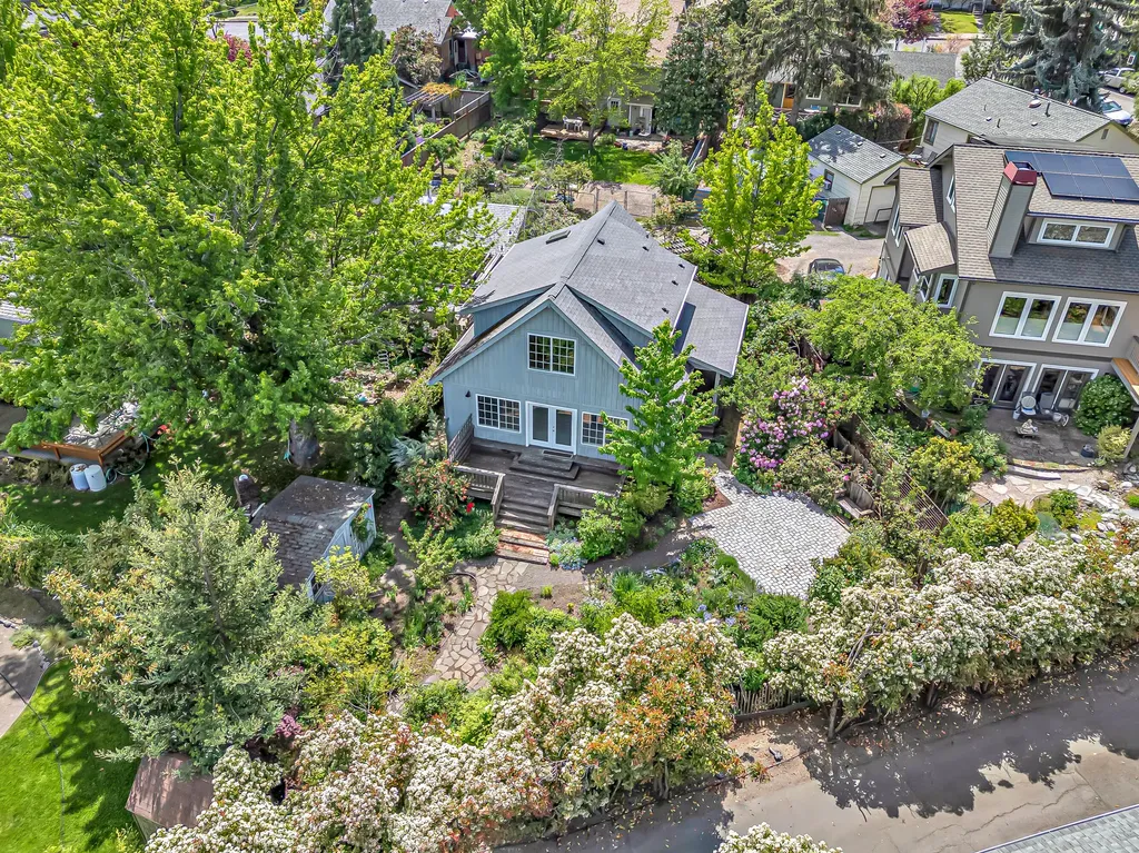 199 Sherman Street Ashland OR 97520