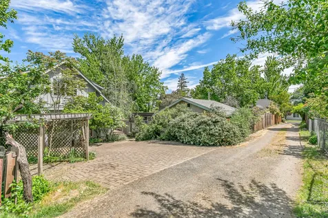 199 Sherman Street Ashland OR 97520