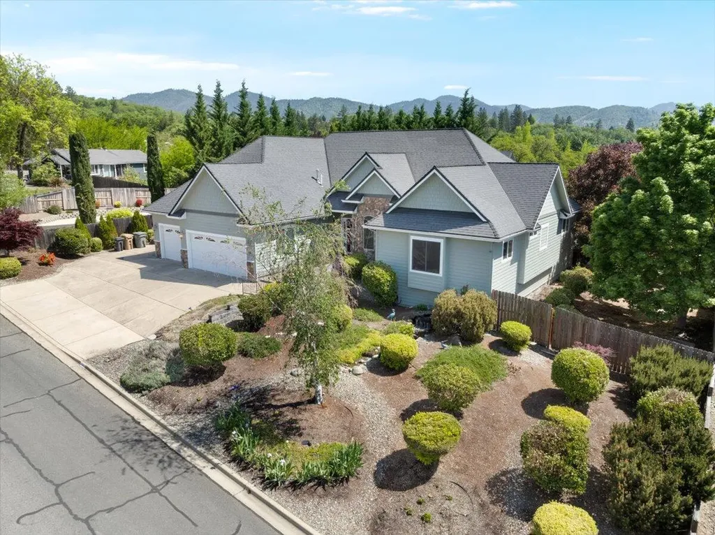 109 NW Fall Run Drive Grants Pass OR 97526