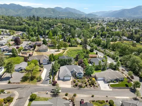 109 NW Fall Run Drive Grants Pass OR 97526