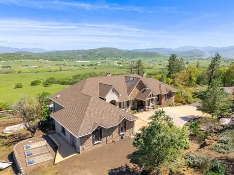 1918 Stevens Road Eagle Point OR 97524
