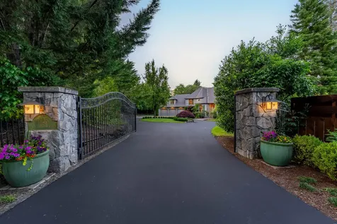 1126 NW Morgan Lane Grants Pass OR 97526
