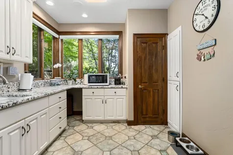 1126 NW Morgan Lane Grants Pass OR 97526