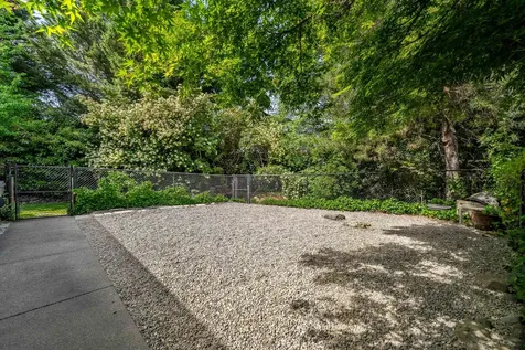 1126 NW Morgan Lane Grants Pass OR 97526
