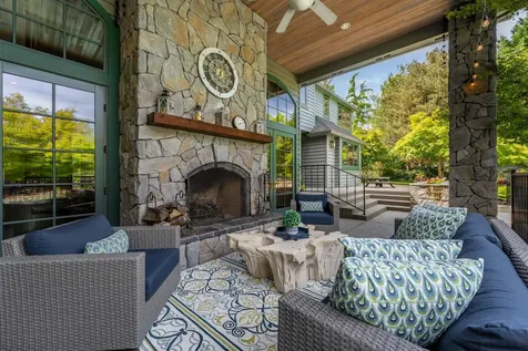 1126 NW Morgan Lane Grants Pass OR 97526