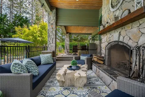 1126 NW Morgan Lane Grants Pass OR 97526