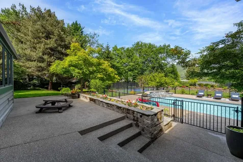 1126 NW Morgan Lane Grants Pass OR 97526