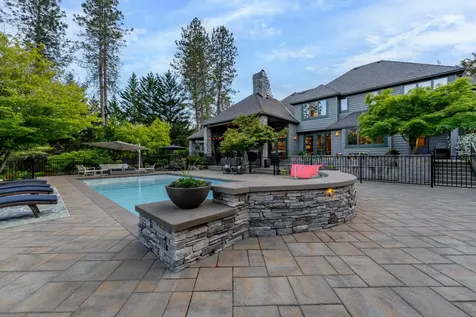 1126 NW Morgan Lane Grants Pass OR 97526