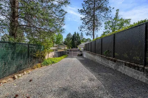 1126 NW Morgan Lane Grants Pass OR 97526