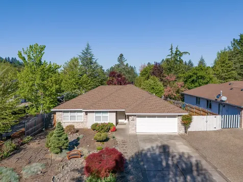 4579 Eagle Trace Drive Medford OR 97504