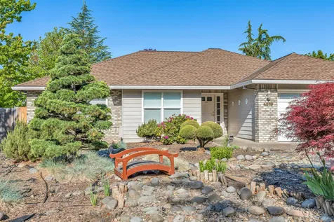 4579 Eagle Trace Drive Medford OR 97504