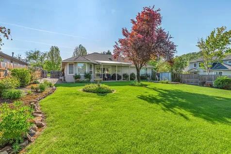 4579 Eagle Trace Drive Medford OR 97504