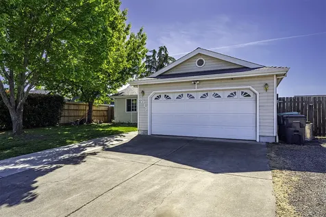 8017 Thunderhead Avenue White City OR 97503
