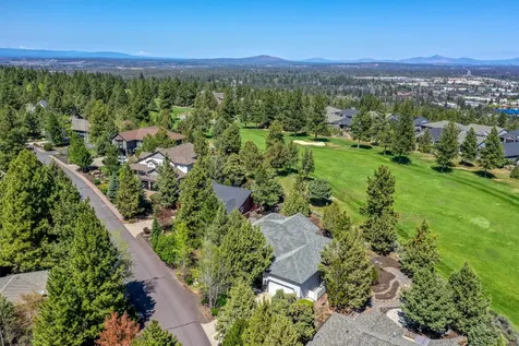 2952 NW Fairway Heights Drive Bend OR 97703