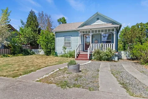 718 SW J Street Grants Pass OR 97526