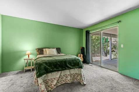 1099 Oak Knoll Drive Ashland OR 97520