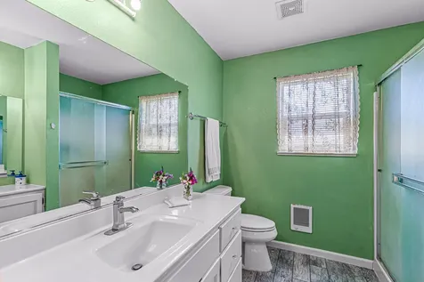 1099 Oak Knoll Drive Ashland OR 97520