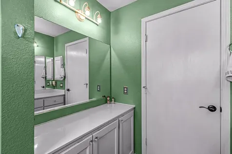 1099 Oak Knoll Drive Ashland OR 97520