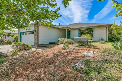 1099 Oak Knoll Drive Ashland OR 97520