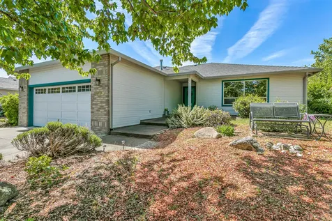 1099 Oak Knoll Drive Ashland OR 97520