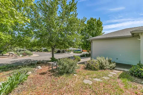 1099 Oak Knoll Drive Ashland OR 97520