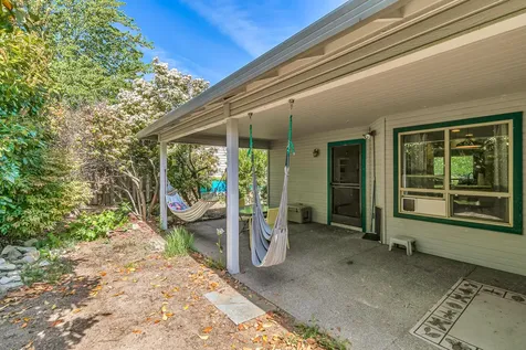 1099 Oak Knoll Drive Ashland OR 97520