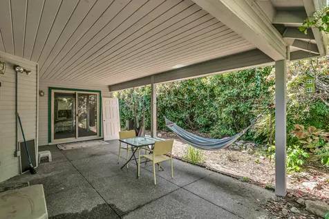 1099 Oak Knoll Drive Ashland OR 97520