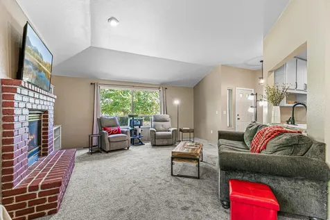 1099 Oak Knoll Drive Ashland OR 97520